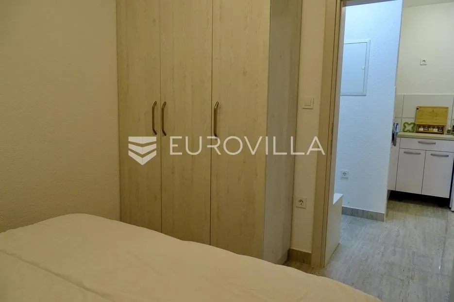 krk, malinska, kompletno namješten studio apartman površine 36.27 m², okućnica 77 m² - slika 6