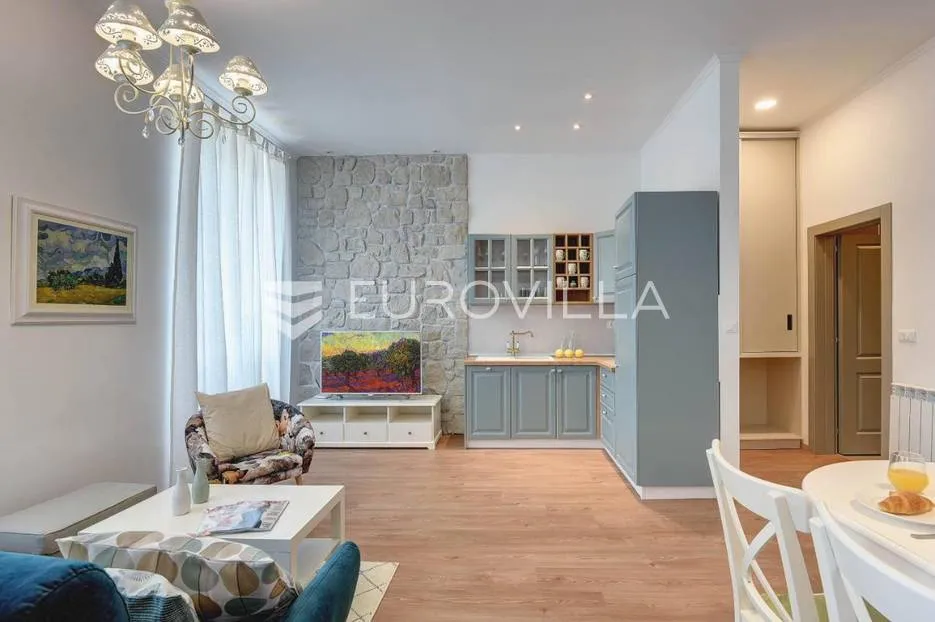 pula, prvi red do mora, višesoban stan, nkp 129 m2 - slika 19