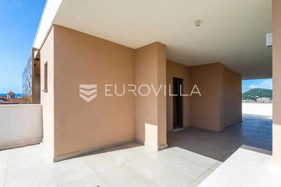 split, prekrasan penthouse s pogledom na more i grad - slika 37
