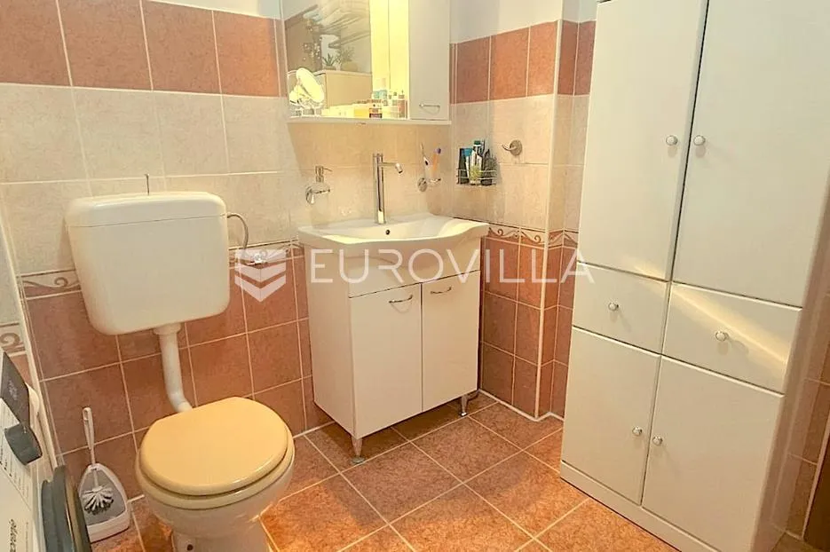 kaštel stari, trosoban stan 73 m² s pogledom na more uz parkirno mjesto i ostavu - slika 15