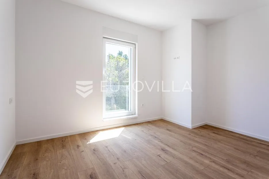 srima, trosoban penthouse na vrhunskoj lokaciji s pogledom na more - slika 14