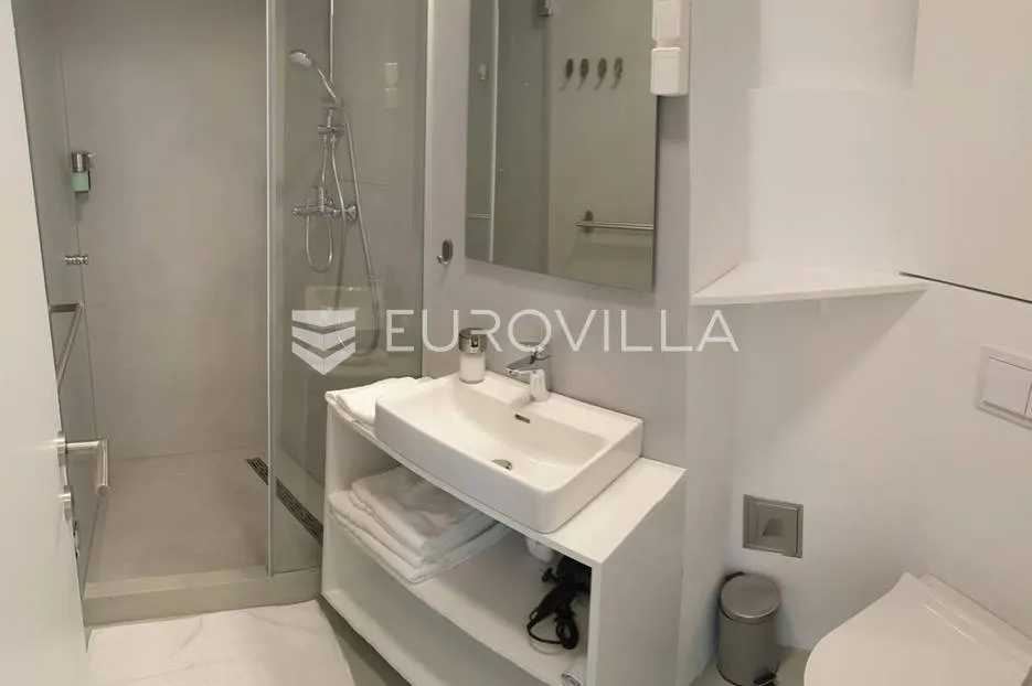 istra, rovinj, moderno renoviran stan s neto korisnom površinom od 49,05 m² u strogom centru - slika 12