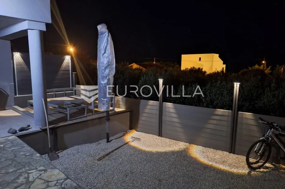 vir, apartman u prizemlju s terasom i vrtom - slika 10