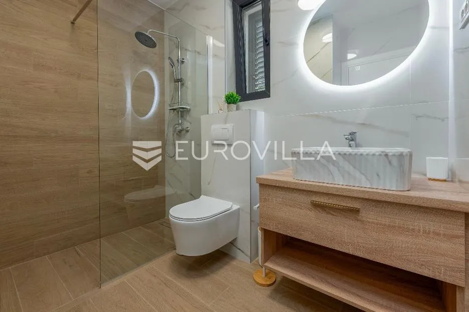 posedarje, moderna i elegantna vila prvi red uz more - slika 15