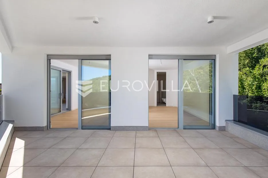 opatija, centar, atraktivan višesoban stan u novogradnji s 4 parkirna mjesta nkp 254 m2 - slika 11