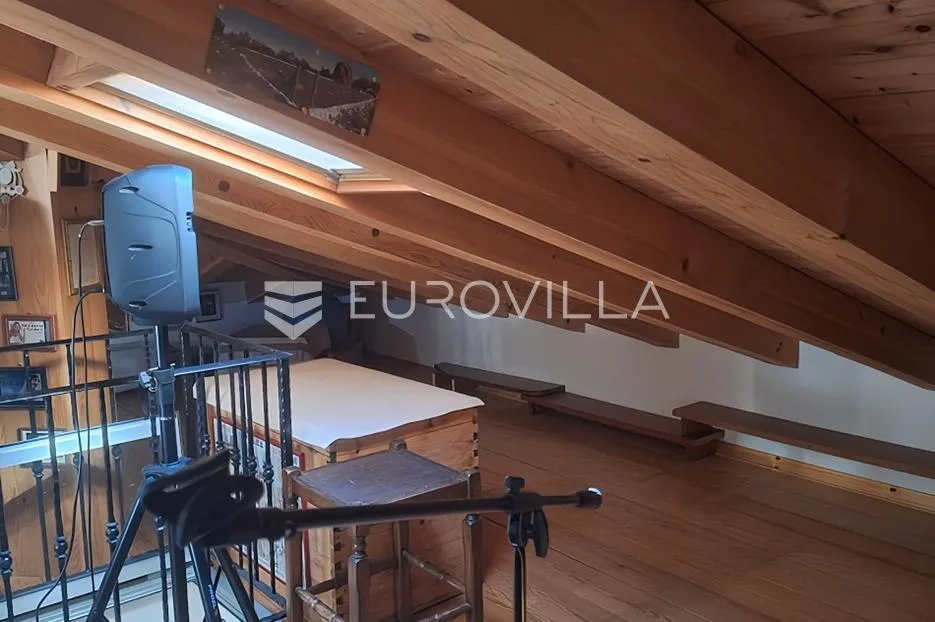 istra, buje okolica, šarmantna samostojeća kuća s velikom okućnicom i investicijskim potencijalom - slika 29