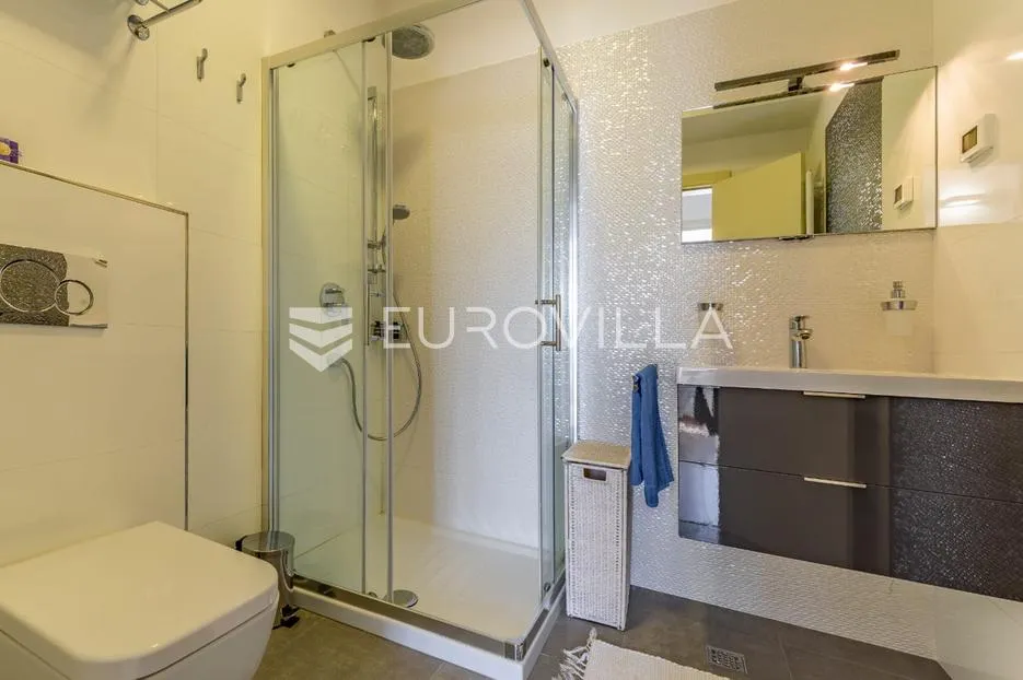 istra, rovinj, moderan stan 88 m² s dvije spavaće sobe s garažom i parkingom, pogled more - slika 12