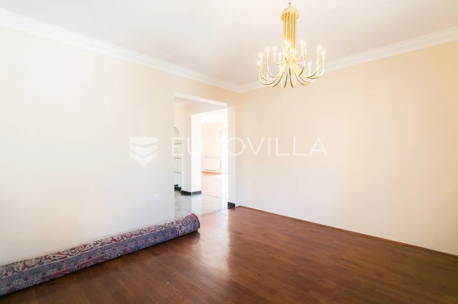 zagreb, šestinski vrh prekrasan šesterosoban dvoetažan stan 250m2 + 2 garaže - slika 11