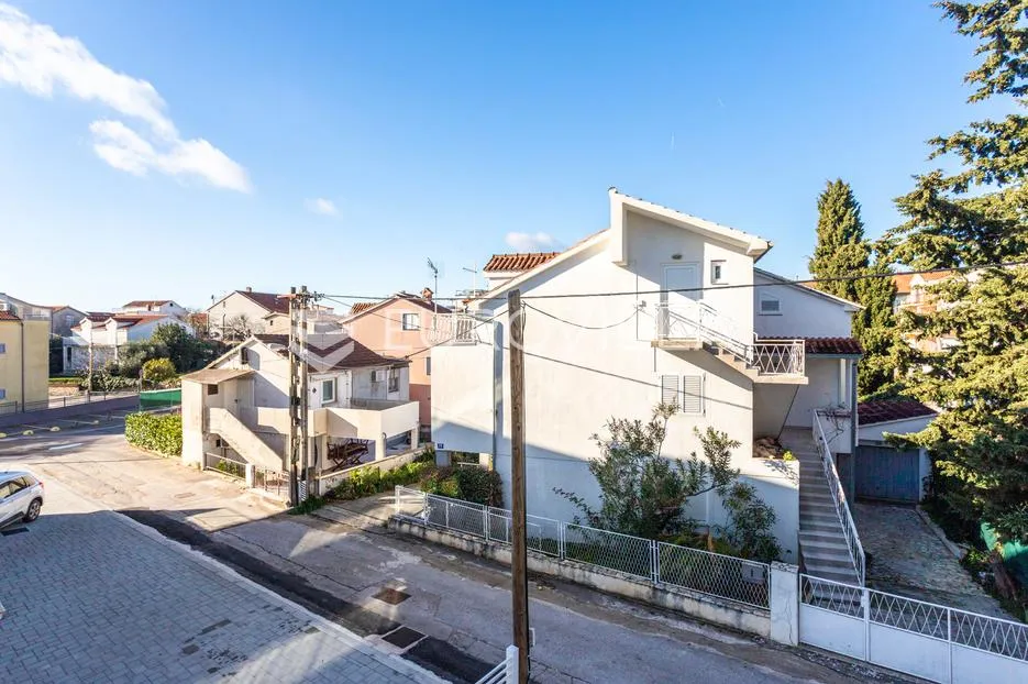 vodice, novogradnja, prostran stan u centru mjesta, 131,62 m² - slika 22