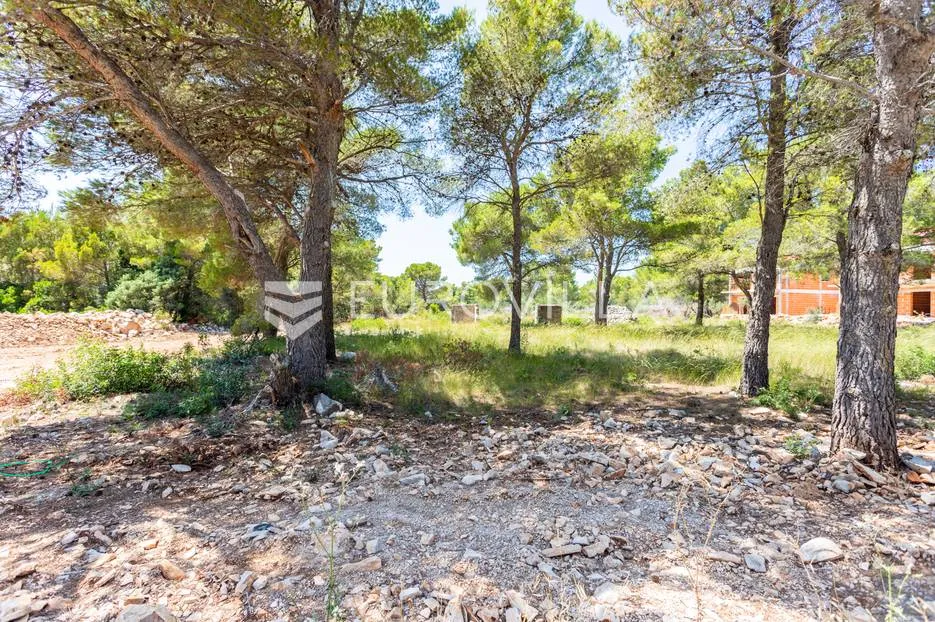 Brač, Milna građevinsko zemljište s pogledom na more