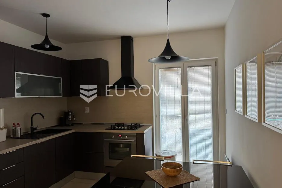 istra, pula, renovirana i namještena kuća nedaleko pulske arene, 93 m², dvorište 63 m² - slika 9