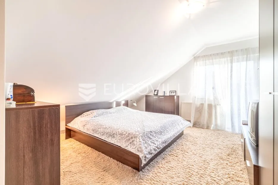 dugo selo, prekrasna samostojeća kuća 243 m² - slika 11