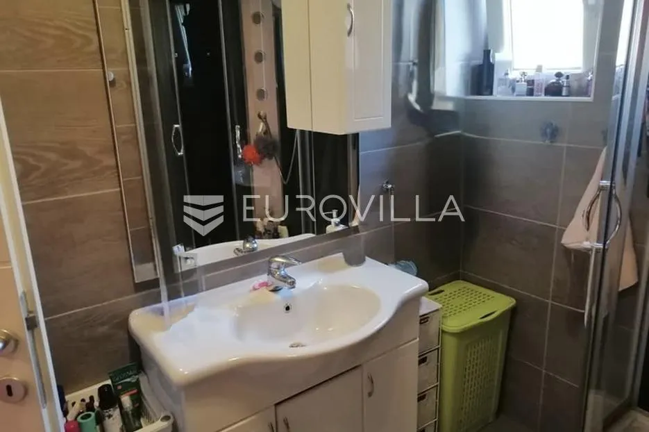novi vinodolski, dvosoban stan 57 m², samo 150 m od mora, balkon, pogled - slika 5