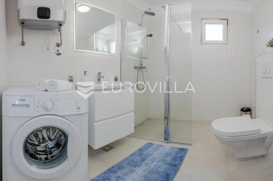 brač, donji humac, tri šarmantna objekta s bazenom na zemljištu od 1780 m² - slika 11