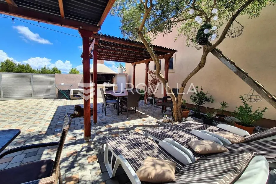 zadar, privlaka, moderna kuća sa tri apartmana u blizini mora - slika 25