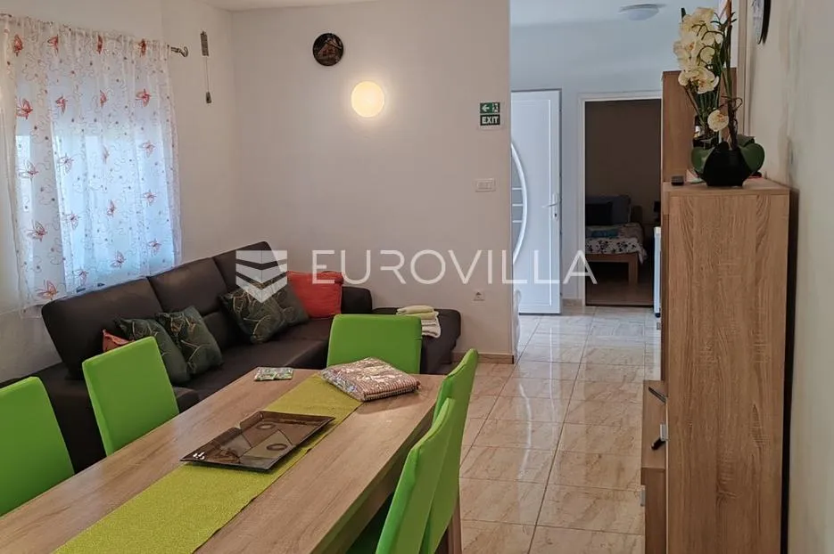 istra, tinjan, samostojeća kuća s bazenom i okućnicom 350m2 - slika 40