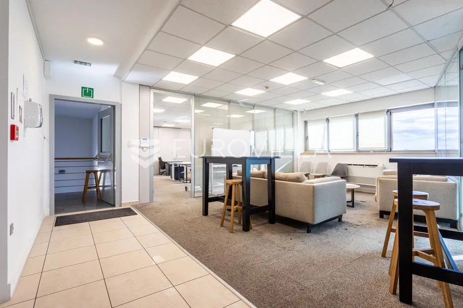 split, prostran poslovni prostor površine 363,53 m² - slika 5