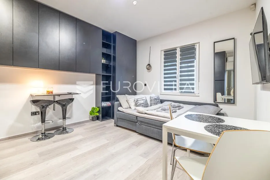 Zagreb, Centar, Kneza Ljudevita Posavskog, dva potpuno opremljena studio apartmana,18 m² i 20 m²
