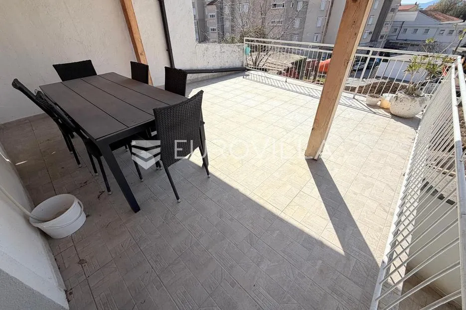 novi vinodolski, kuća trosobni stan od 85 m² s terasom, 250 m od mora - slika 11