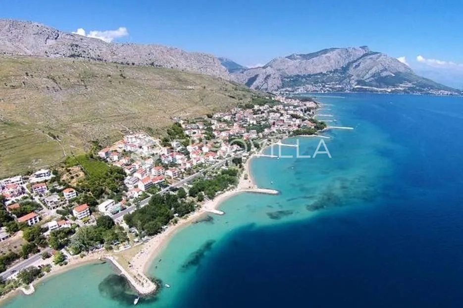duće pored omiša građevinsko zemljište veliline 1870 m2, 200m od mora - slika 2