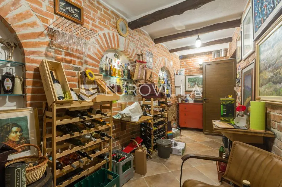 žminj okolica, unikatna vila ekskluzivne arhitekture, prostrane okućnice i mirne lokacije - slika 69