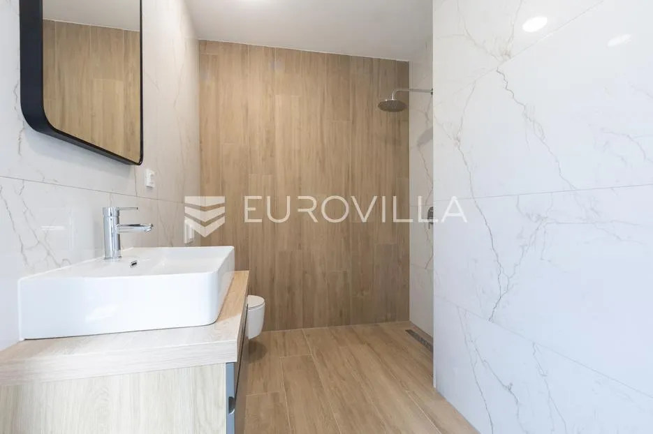 istra, poreč, suvremena kuća s privatnim vrtom, jacuzzijem i saunom - slika 17