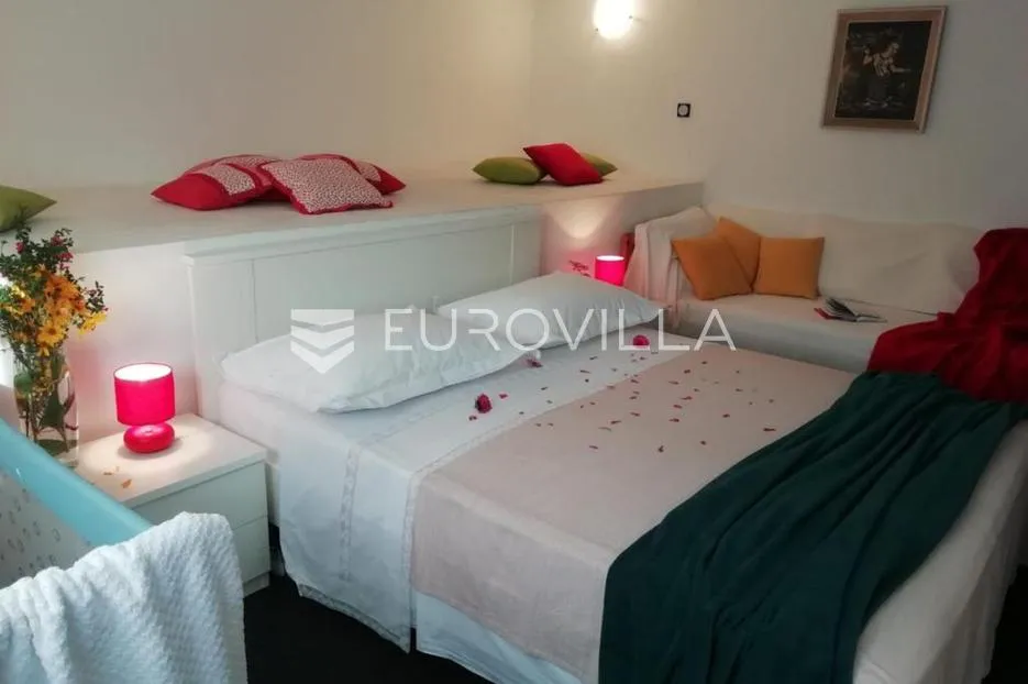 kaprije, prekrasna kuća s apartmanima, 180 m² - slika 24