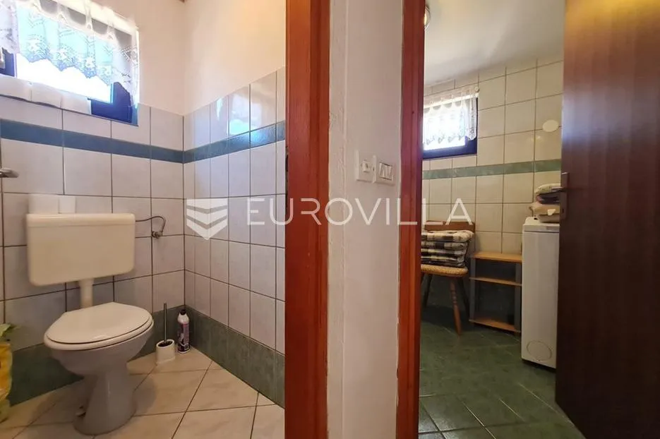 vir, nekretnina na izvrsnoj lokaciji, 40 m od mora, s dva odvojena apartmana - slika 23
