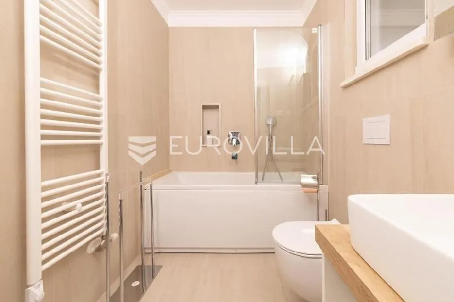 kaštel kambelovac, prekrasna vila s bazenom, treći red od mora - slika 12