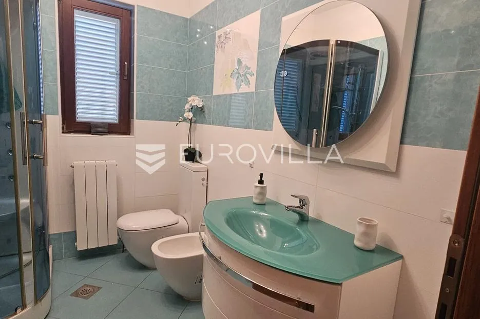ičići, najam, luksuzan stan s pogledom na more, grijani bazen, garaža, 170 m2 - slika 10