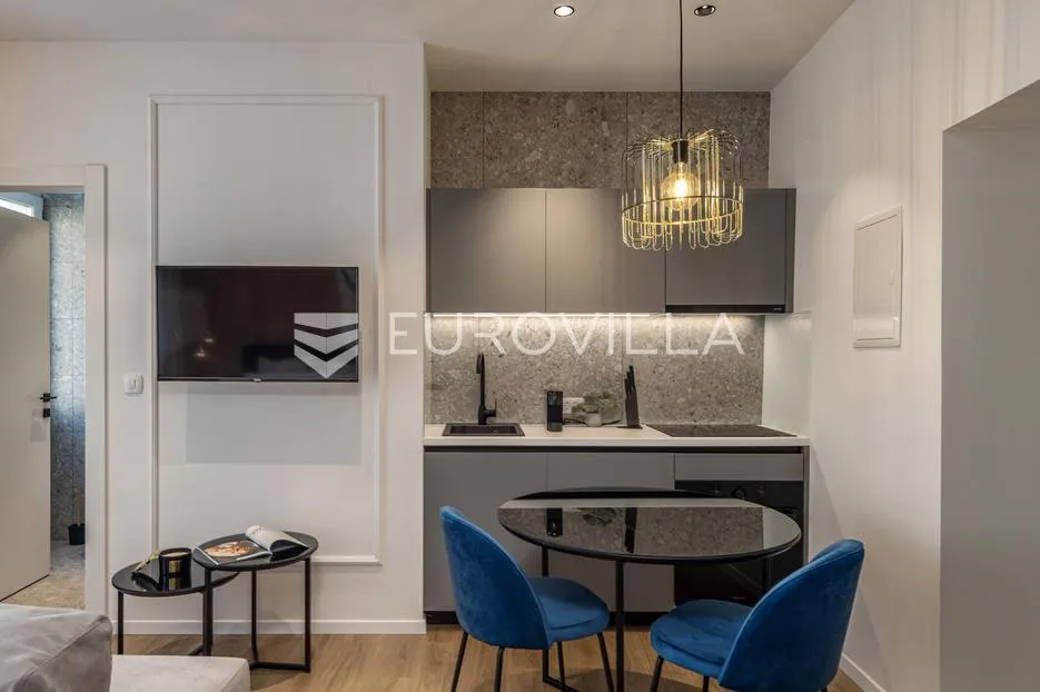rijeka, centar, novouređen luksuzan stan nkp 98 m2 s tri apartmana - slika 17