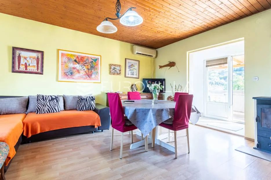brač, kuća s dvorištem na lijepoj lokaciji - slika 13