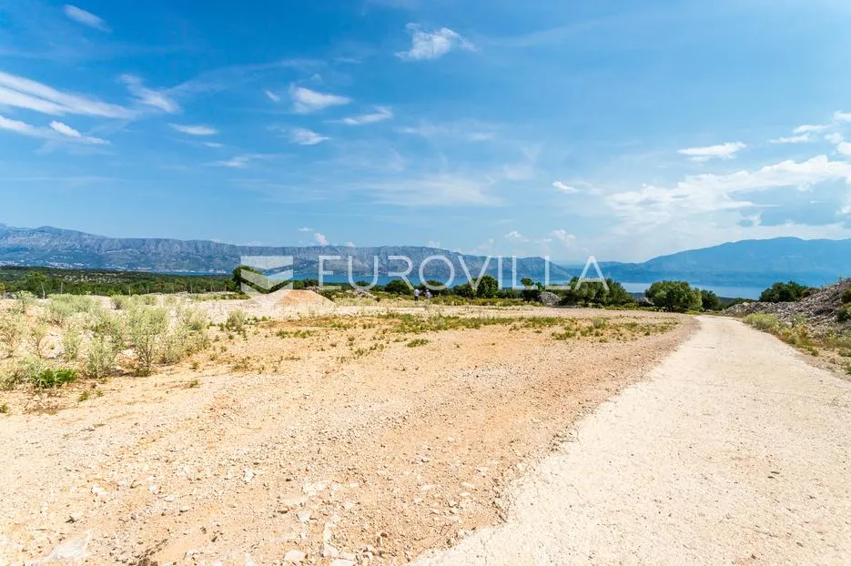 otok brač, pučišća, ekskluzivna investicija, zemljište ukupne površine 10.343 m² s građevinskom dozv - slika 1
