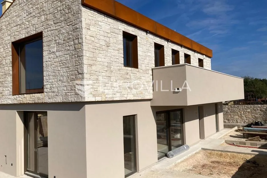 istra, okolica bala, kamena dizajnerska kuća 176 m² s bazenom - slika 6