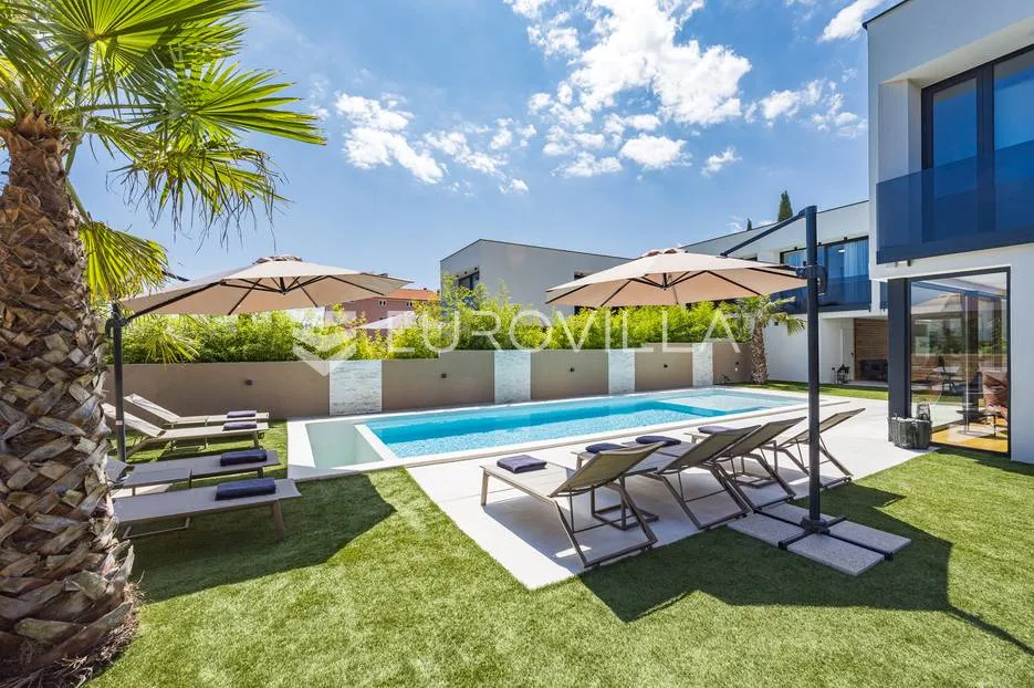 istra, medulin, prekrasna moderna dvojna vila 220 m² - slika 137