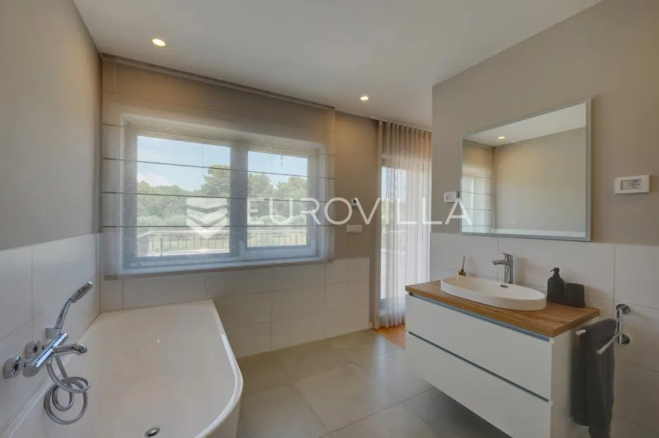 istra, pomer: ekskluzivna moderna vila 286 m² s bazenom i pogledom na more, 400m od obale - slika 24