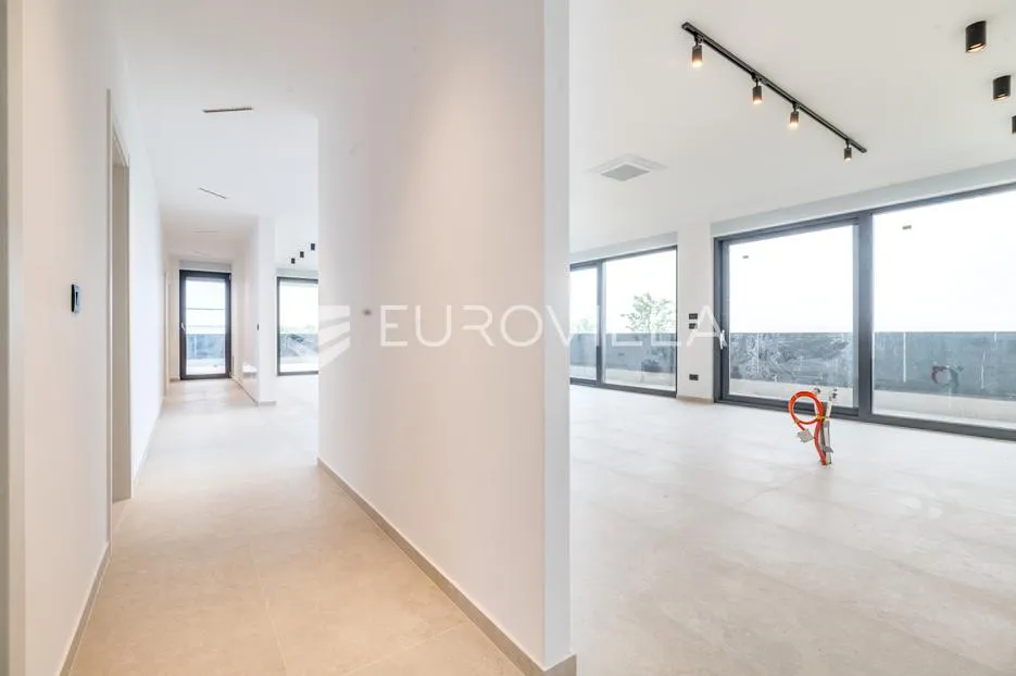 zagreb, brezovica, luksuzna vila 645 m² s unutarnjim bazenom - slika 30
