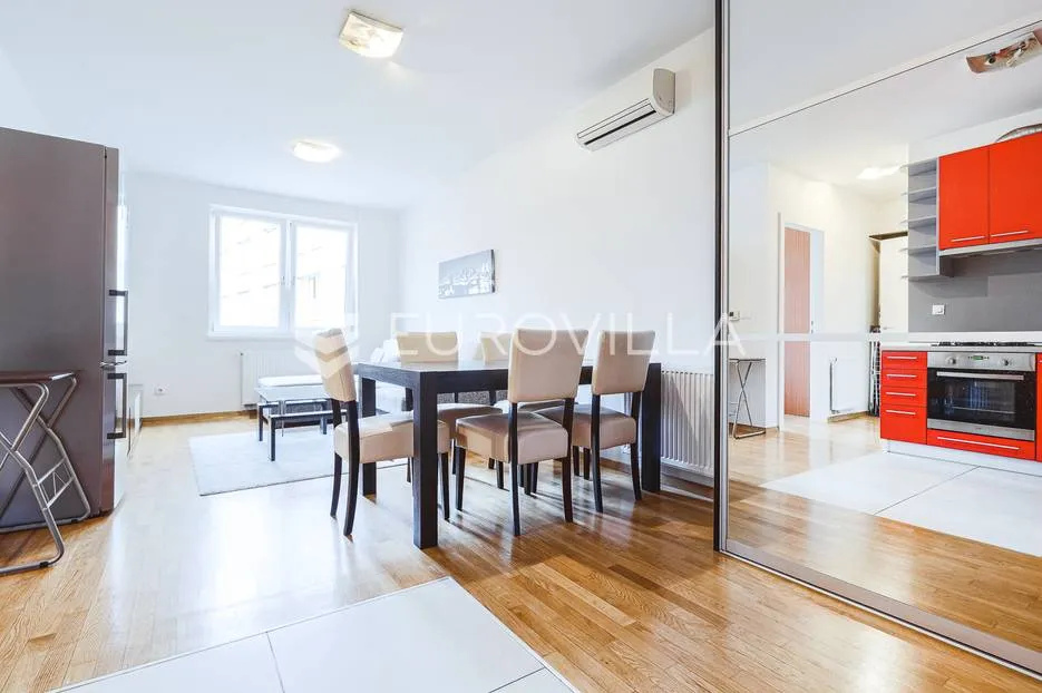 zagreb, centar, prekrasan dvosoban stan 44 m² - slika 3