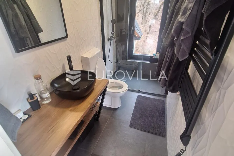 karlovac, mala švarča, kuća 145 m², novouređena, velika parcela, mirna lokacija - slika 11