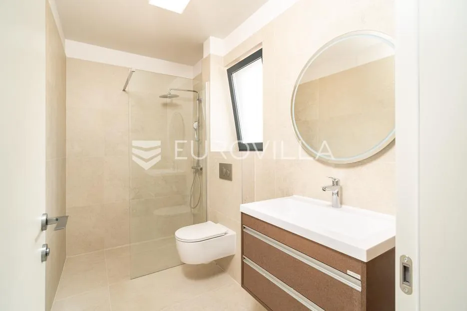 zadar, privlaka, luksuzni dvosoban stan 1. red do mora, 107,60 m² - slika 10