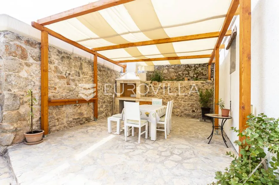 hvar, vrbanj, renovirana kamena kuća - slika 31
