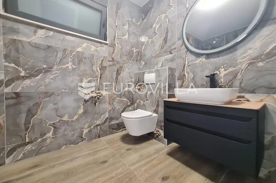 vir, luksuzan apartman s 3 spavaće sobe, prvi red do mora, centar otoka - slika 23