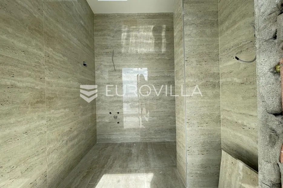 rijeka, banderovo, moderan četverosobni stan 110 m² - slika 14