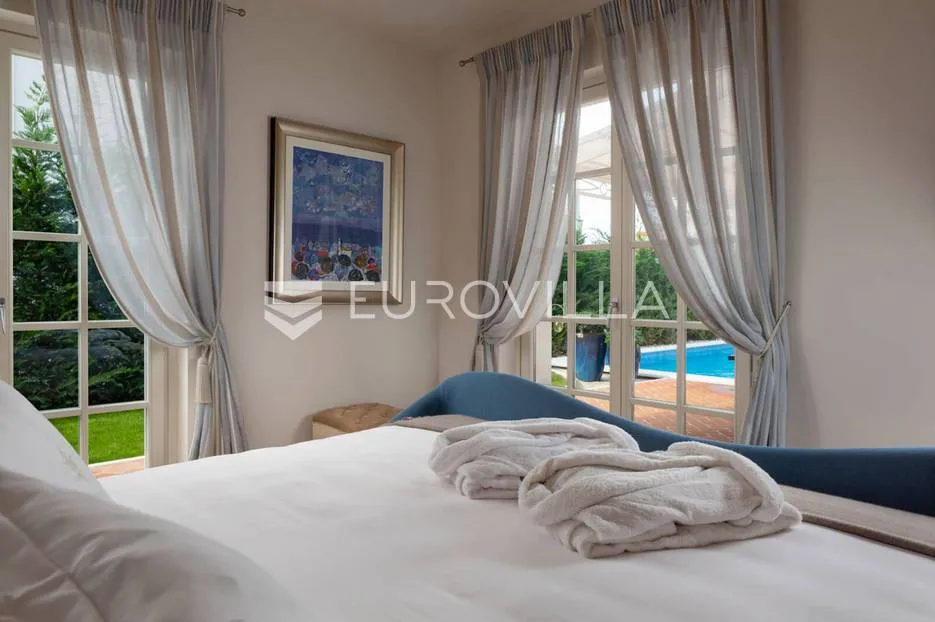 vabriga, raskošna vila od 302 m2 sa prekrasnim vrtom - slika 11