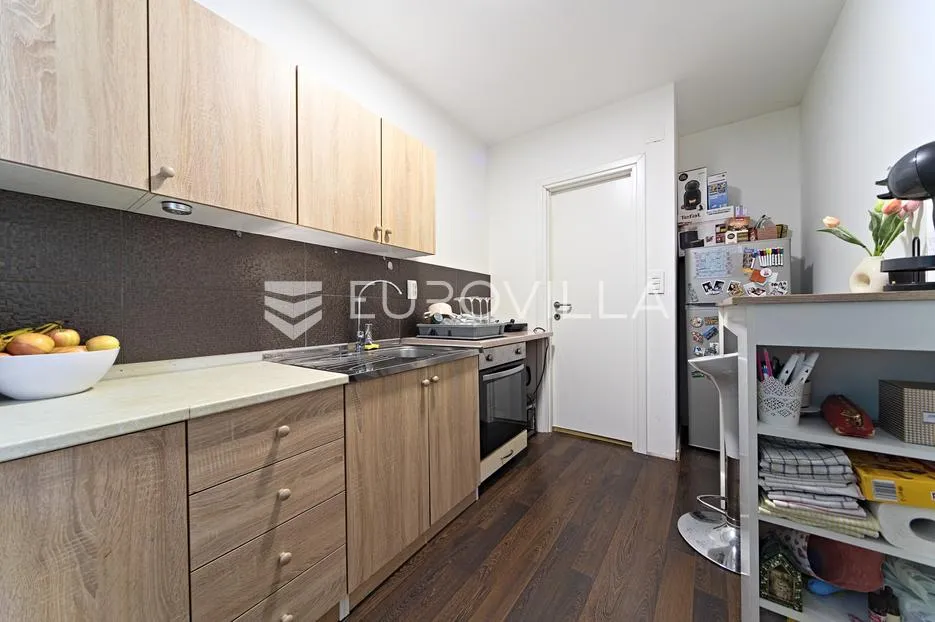 osijek, novi grad, na prodaju dva adaptirana i namještena stana u kući 41 m² - slika 7