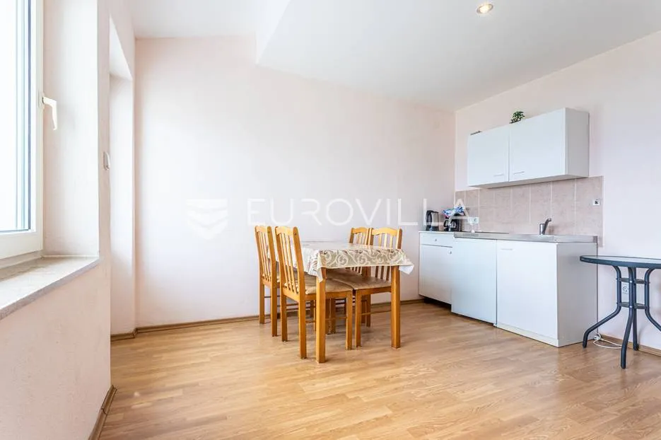 omiška rivijera- lokva rogoznica, apartmanska kuća s 8 stanova, udaljena 300 m od mora. - slika 40