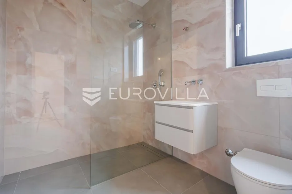 istra, pomer, unikatna, moderna villa 20 m od mora 322 m² - slika 7