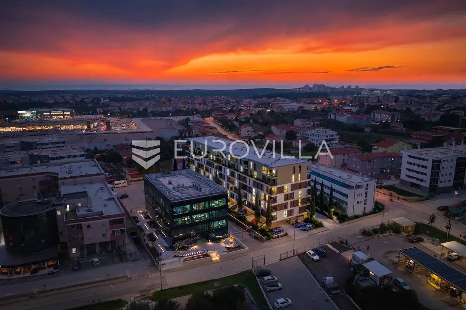 Istra, Pula, moderna stanogradnja u centru grada - stan na 2. katu NKP 56.79 m2 - Centar