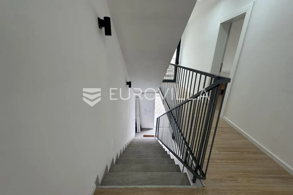 istra, poreč, dvojna kuća 168 m² s 4 spavaće sobe i 3 parkirna mjesta - slika 18