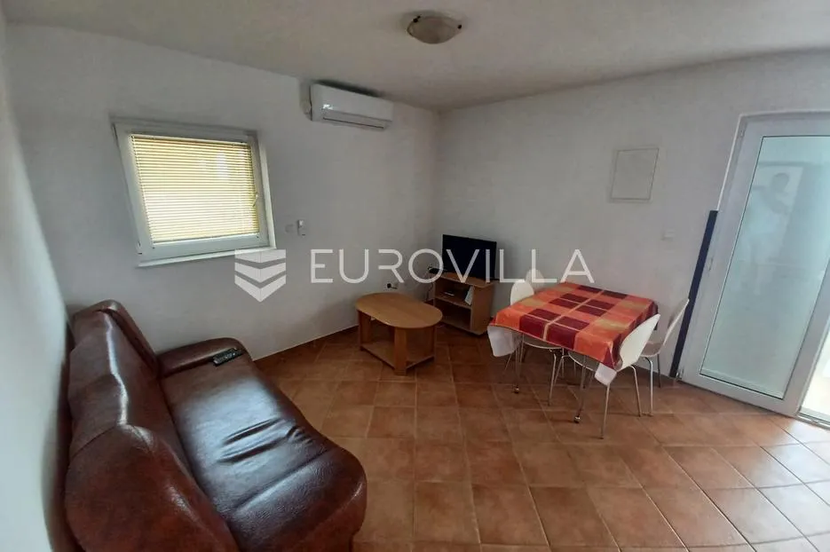 zadar, vir dvojna kuća sa šest apartmana prvi red do mora, površine 228 m² - slika 25